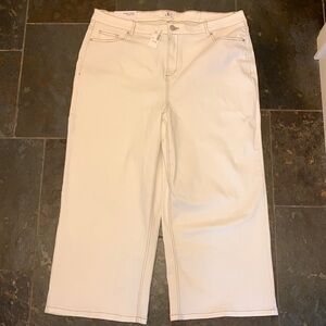 Pennington’s D/C Wide Leg Ankle Pant